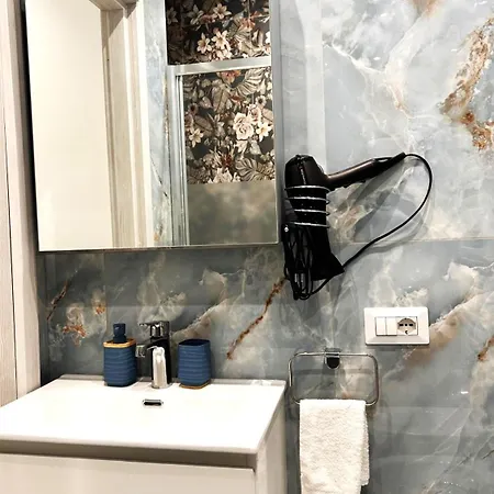 Luxury - Vicino Centro Metropolitana Δωμάτια σε οικογενειακή κατοικία *